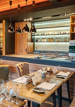 Stilvoll und modern eingerichtetes Restaurant eines Romantik Restaurants 